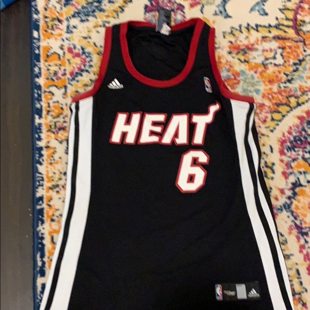 Lebron James jersey